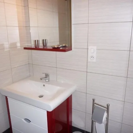 Maison De Caractere Renovee Avec Cheminee, Terrasse, Jardin Et Acces Aux Stations De Et Sites Naturels - Fr-1-742-480 *