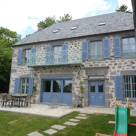 Holiday home Maison De Caractere Renovee Avec Cheminee, Terrasse, Jardin Et Acces Aux Stations De Ski Et Sites Naturels - Fr-1-742-480