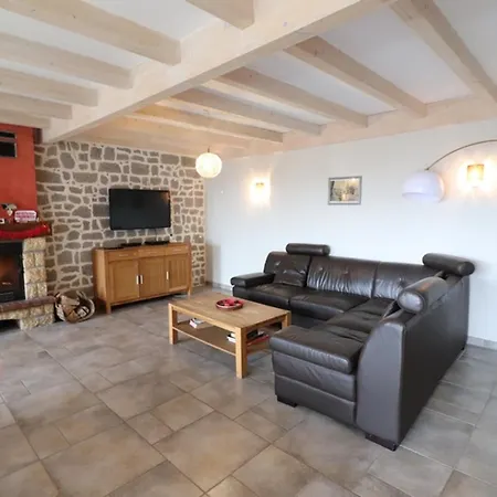 Holiday home Maison De Caractere Renovee Avec Cheminee, Terrasse, Jardin Et Acces Aux Stations De Ski Et Sites Naturels - Fr-1-742-480